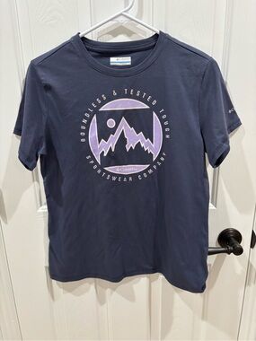 Women’s Columbia Navy Graphic Mountain Tee with Lilac Accent size M